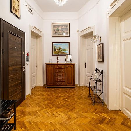Aristocratic 2Bdrm Central Apartment Варна Екстер'єр фото
