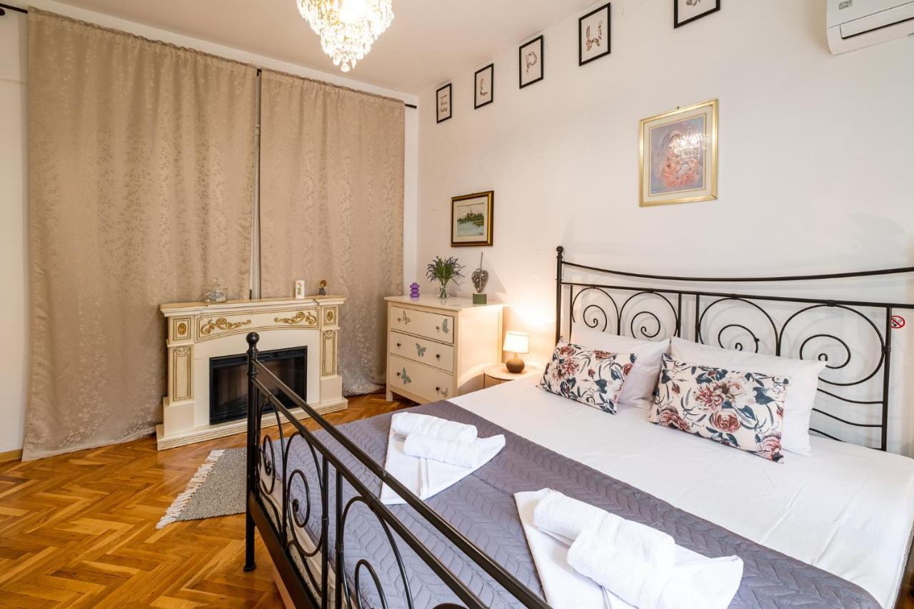 Aristocratic 2Bdrm Central Apartment Варна Екстер'єр фото