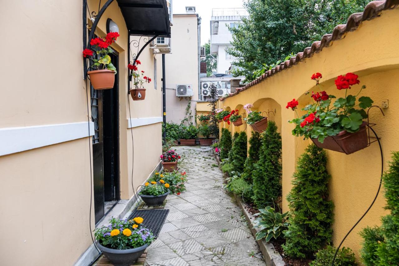 Aristocratic 2Bdrm Central Apartment Варна Екстер'єр фото