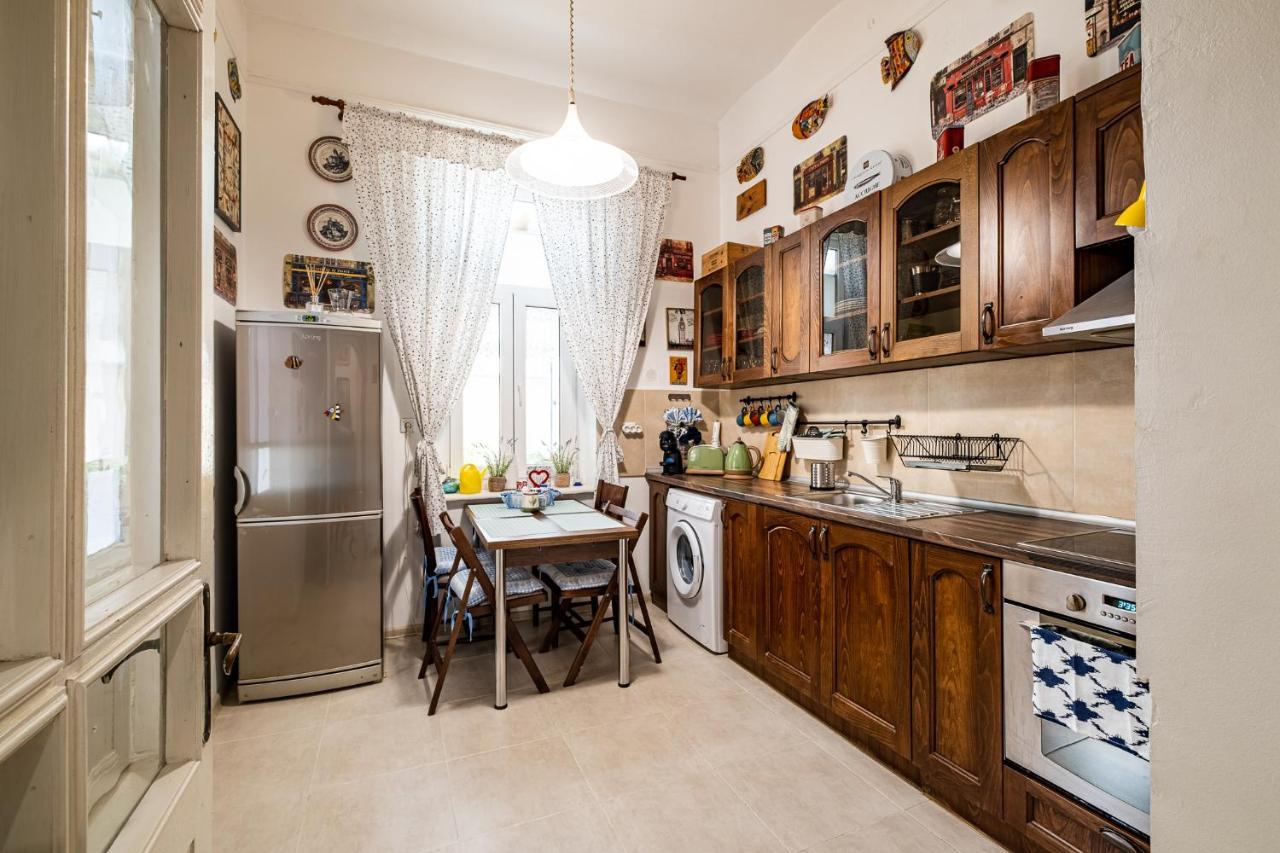 Aristocratic 2Bdrm Central Apartment Варна Екстер'єр фото