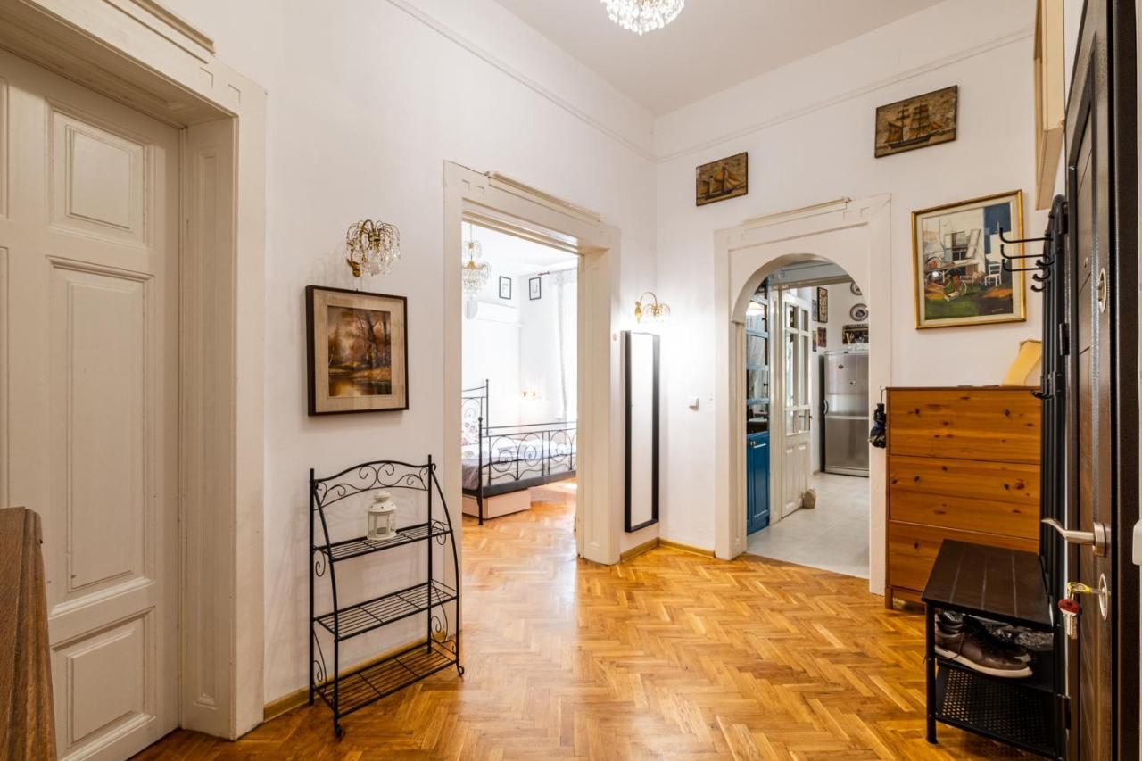 Aristocratic 2Bdrm Central Apartment Варна Екстер'єр фото