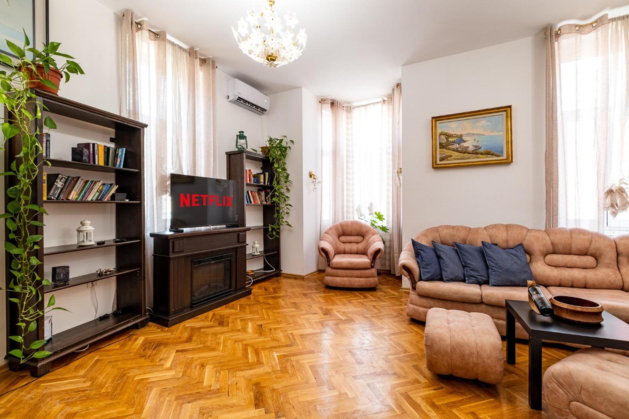 Aristocratic 2Bdrm Central Apartment Варна Екстер'єр фото