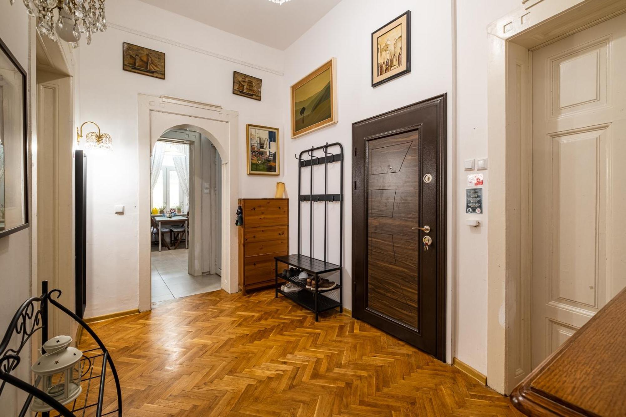 Aristocratic 2Bdrm Central Apartment Варна Екстер'єр фото
