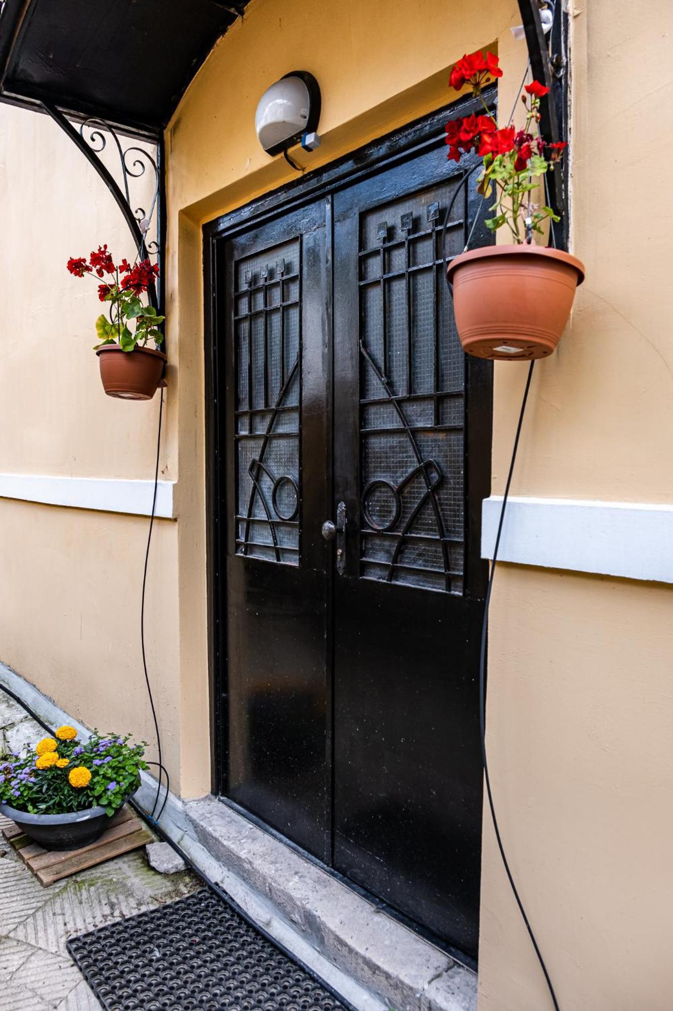 Aristocratic 2Bdrm Central Apartment Варна Екстер'єр фото