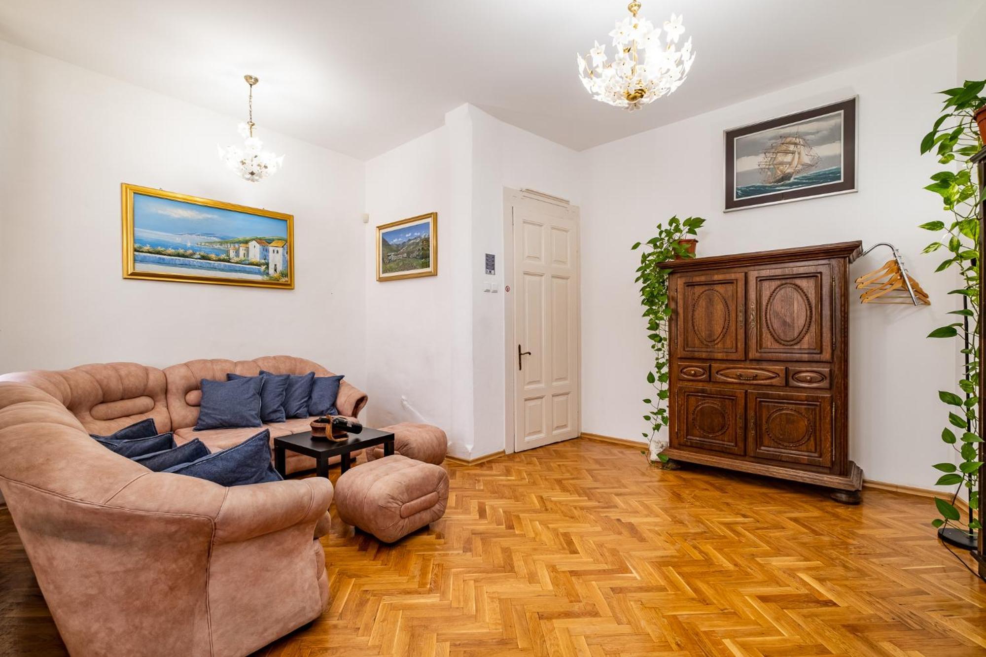 Aristocratic 2Bdrm Central Apartment Варна Екстер'єр фото