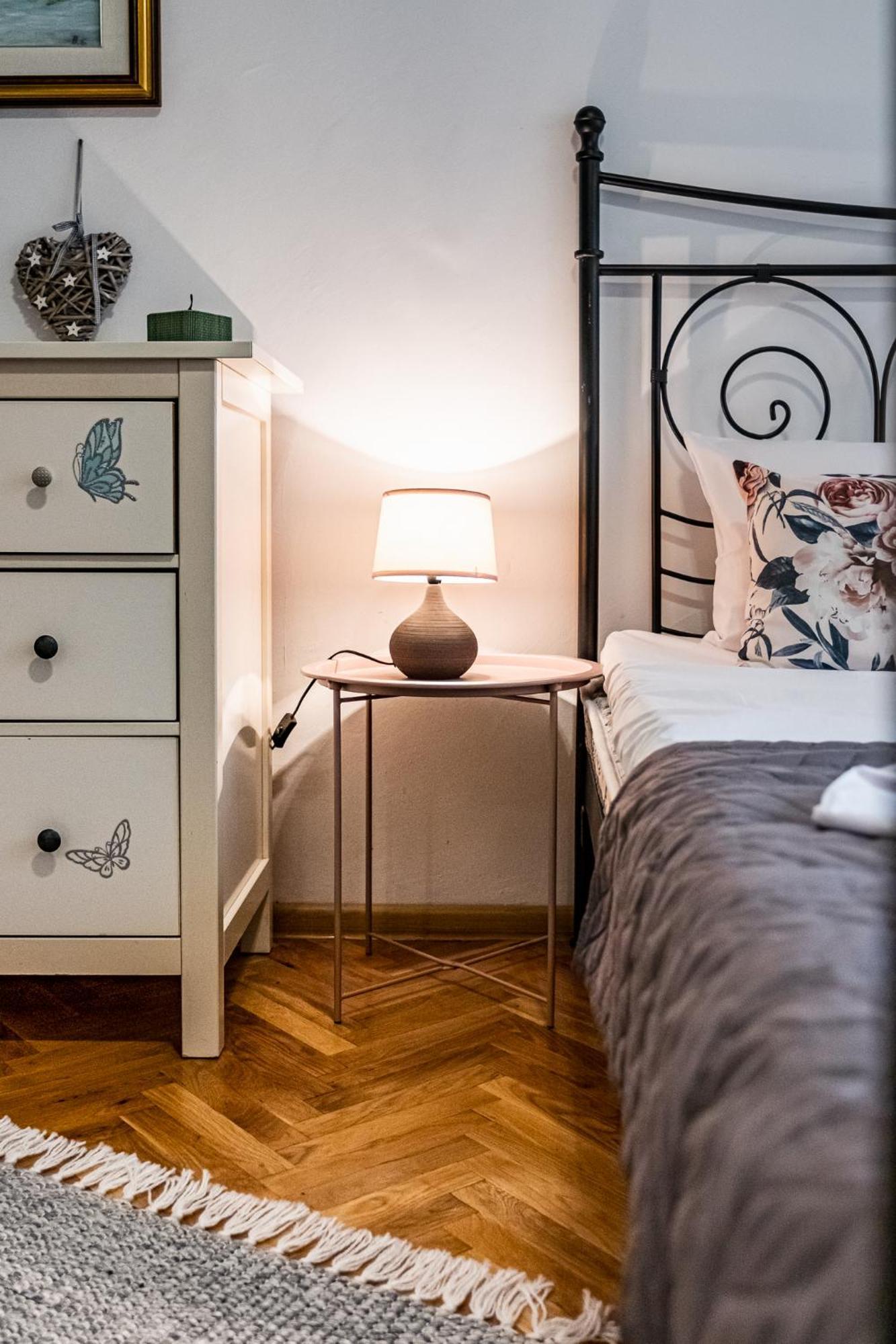 Aristocratic 2Bdrm Central Apartment Варна Екстер'єр фото