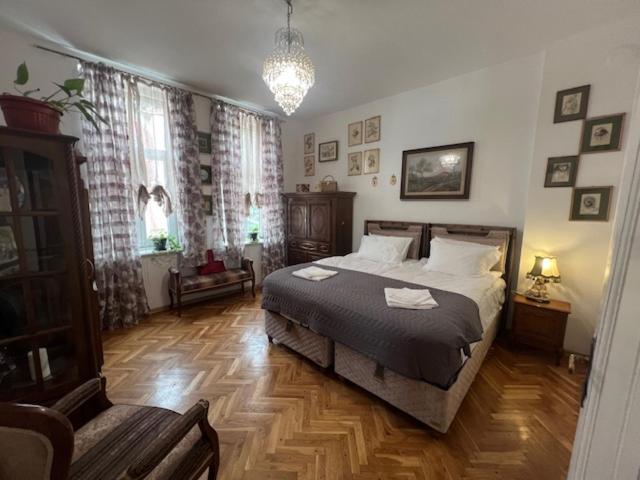 Aristocratic 2Bdrm Central Apartment Варна Екстер'єр фото